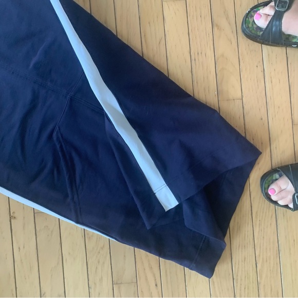 Reitmans Hyba Navy with white side stripe Size XL. - Picture 2 of 3